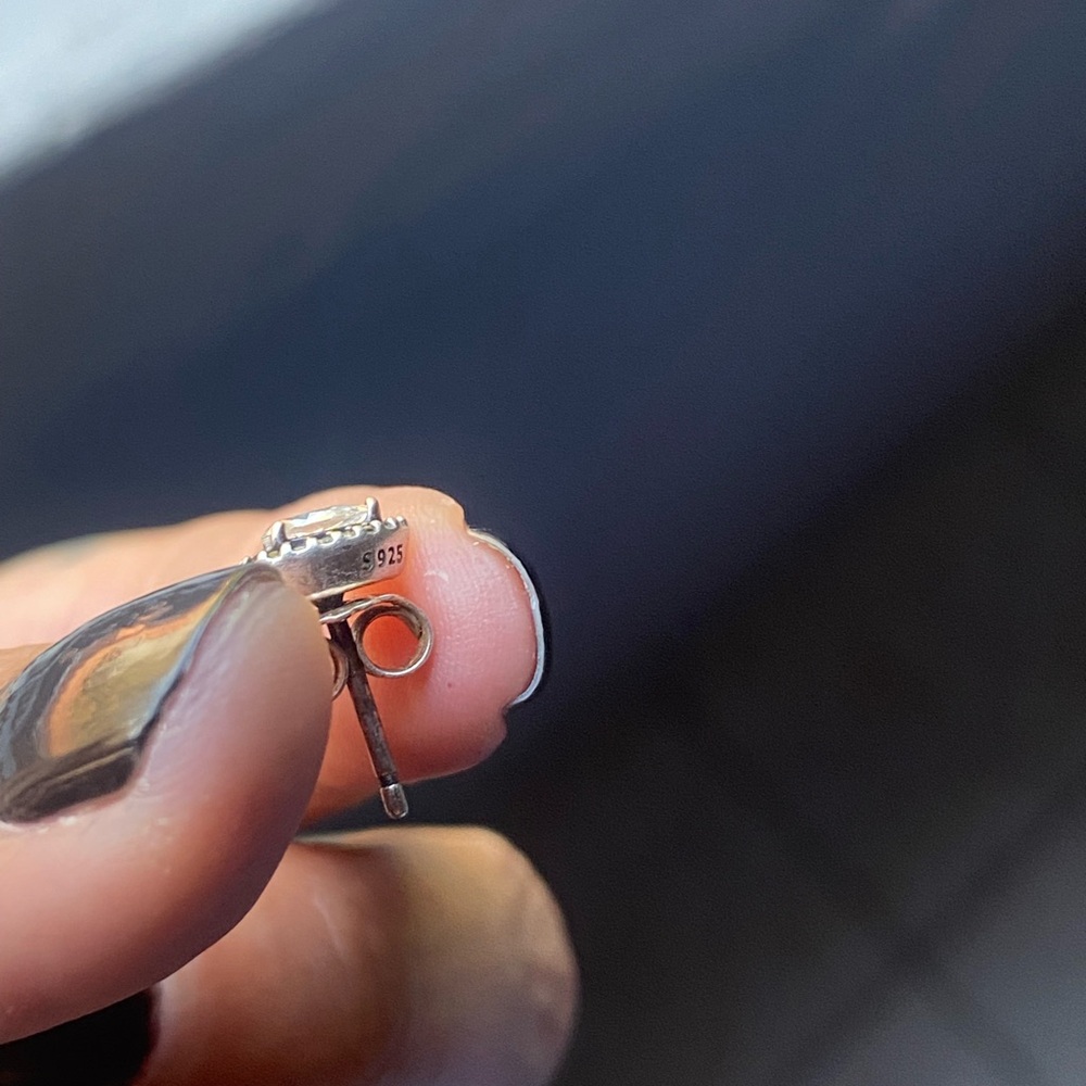 SINGLE Elegant Silver Stud Earring - Picture 3 of 4